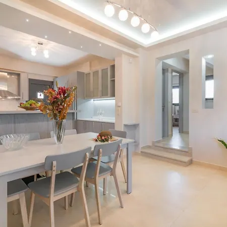 Romanza Luxury Villa Kalamákion